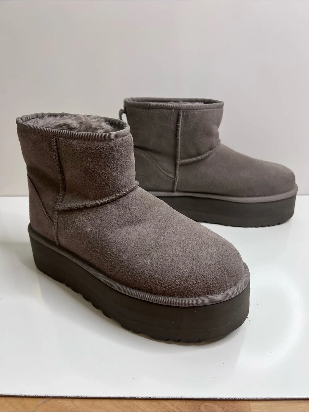 UGG Classic Mini Platform Gray Water-resistant Suede Boots Size US 9 Women